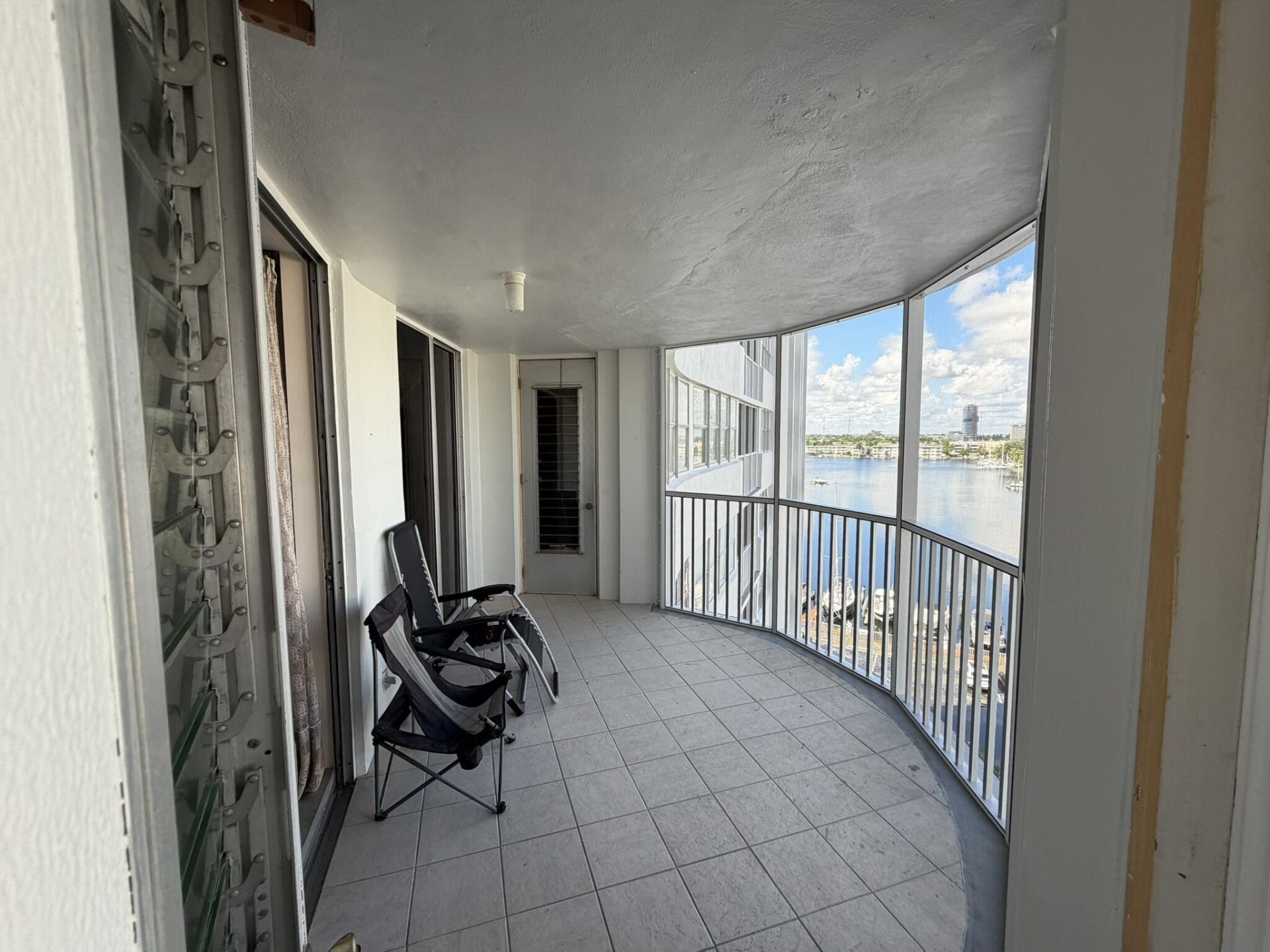 100 Golden Isles Drive, Unit 810, Hallandale Beach, FL 33009 Photo