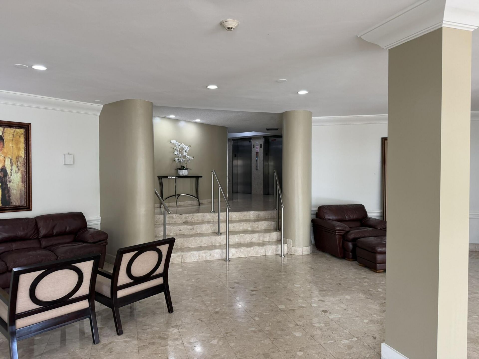 100 Golden Isles Drive, Unit 810, Hallandale Beach, FL 33009 Photo