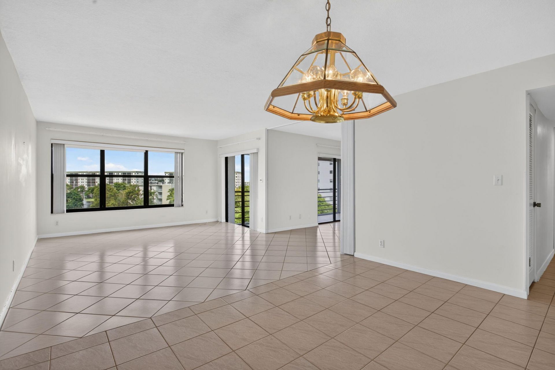 2309 S Cypress Bend Drive, Unit 611D, Pompano Beach, FL 33069 Photo