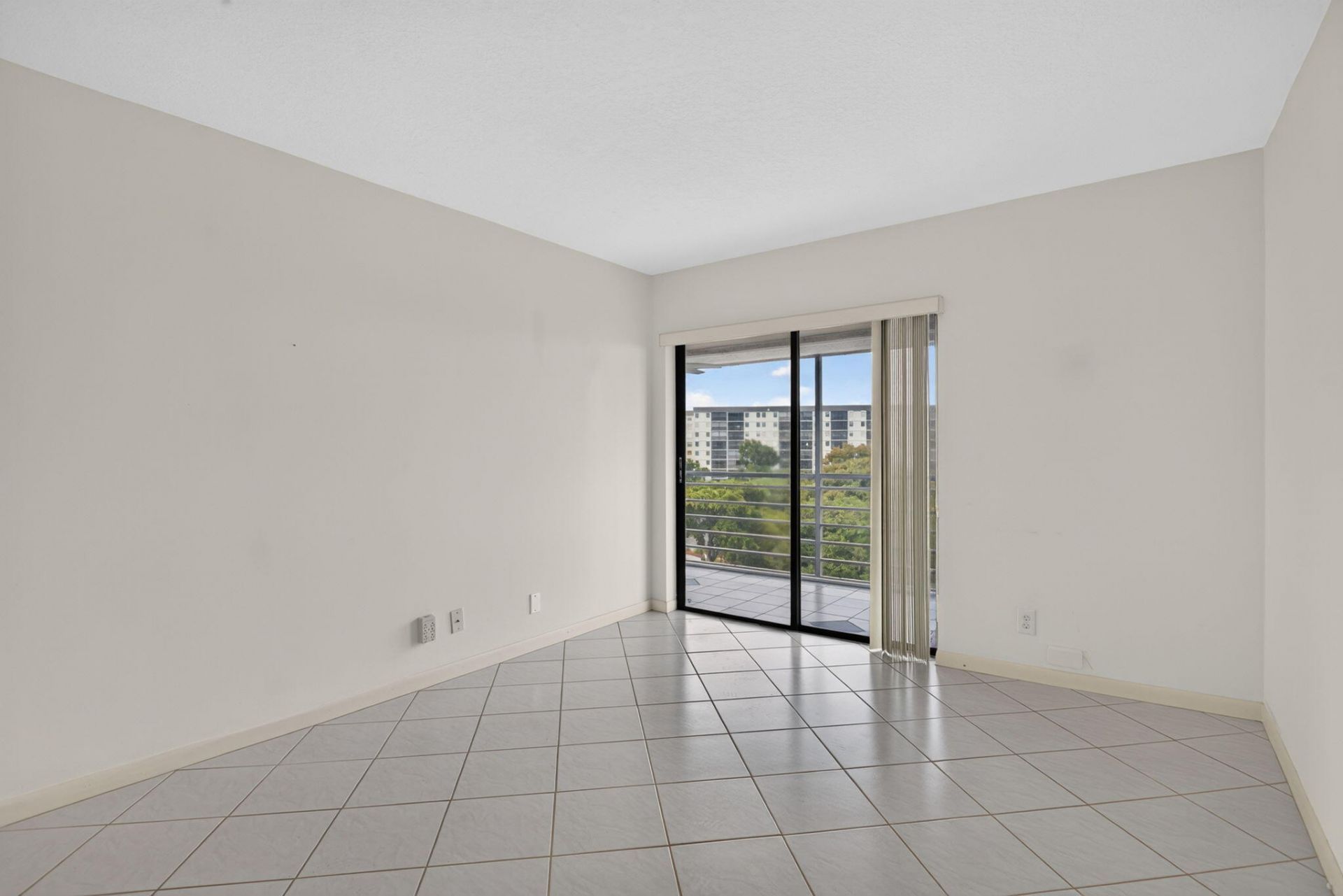 2309 S Cypress Bend Drive, Unit 611D, Pompano Beach, FL 33069 Photo