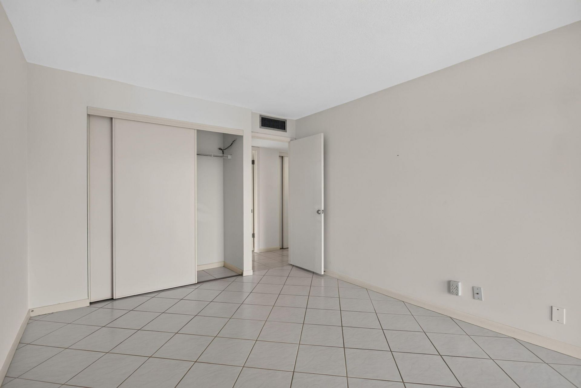 2309 S Cypress Bend Drive, Unit 611D, Pompano Beach, FL 33069 Photo