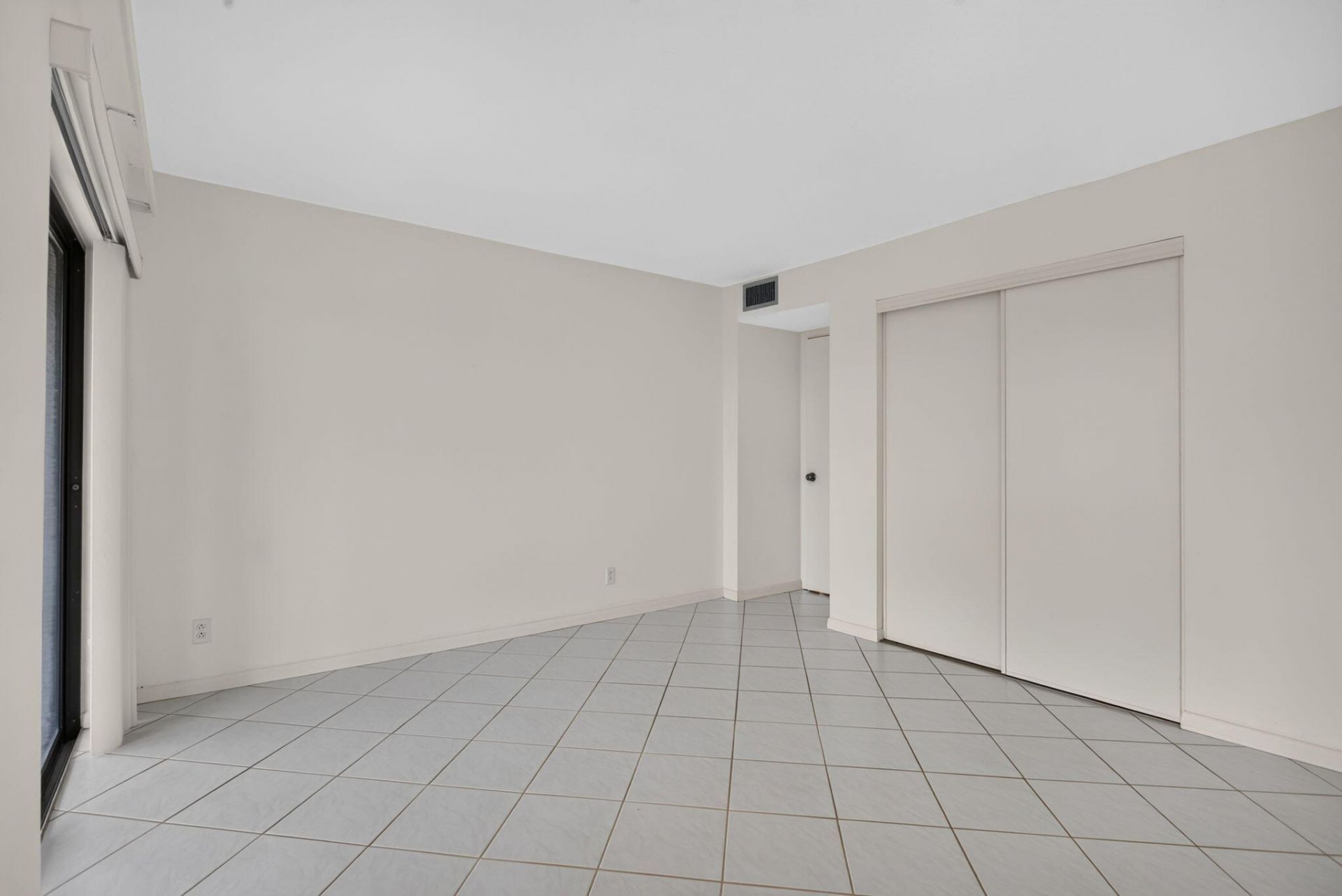 2309 S Cypress Bend Drive, Unit 611D, Pompano Beach, FL 33069 Photo