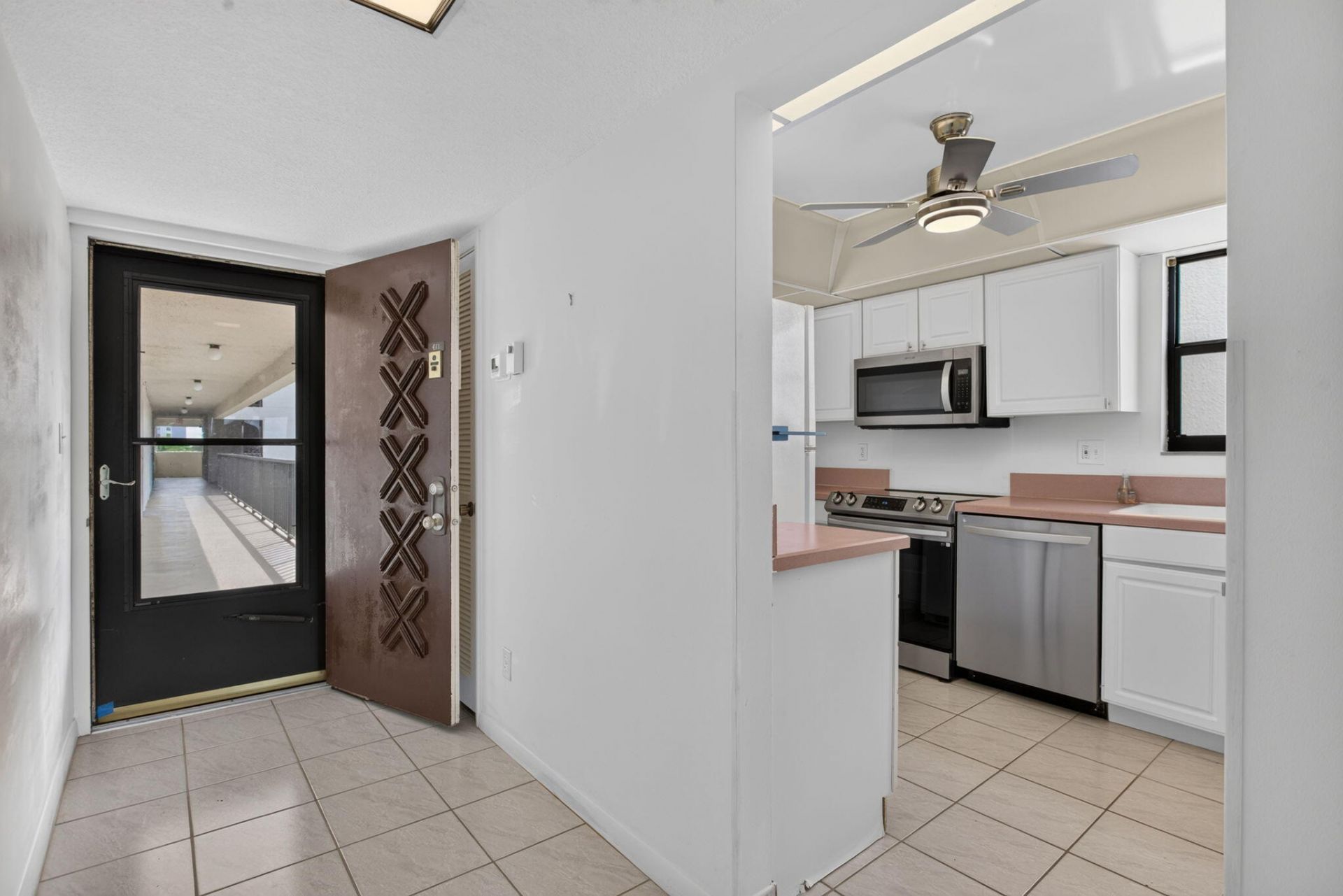 2309 S Cypress Bend Drive, Unit 611D, Pompano Beach, FL 33069 Photo