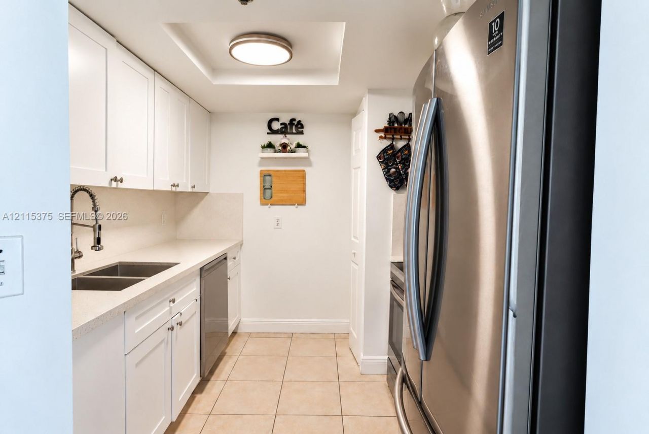 2415 NW 16th St Rd , Unit 416, Miami, FL 33125 Photo