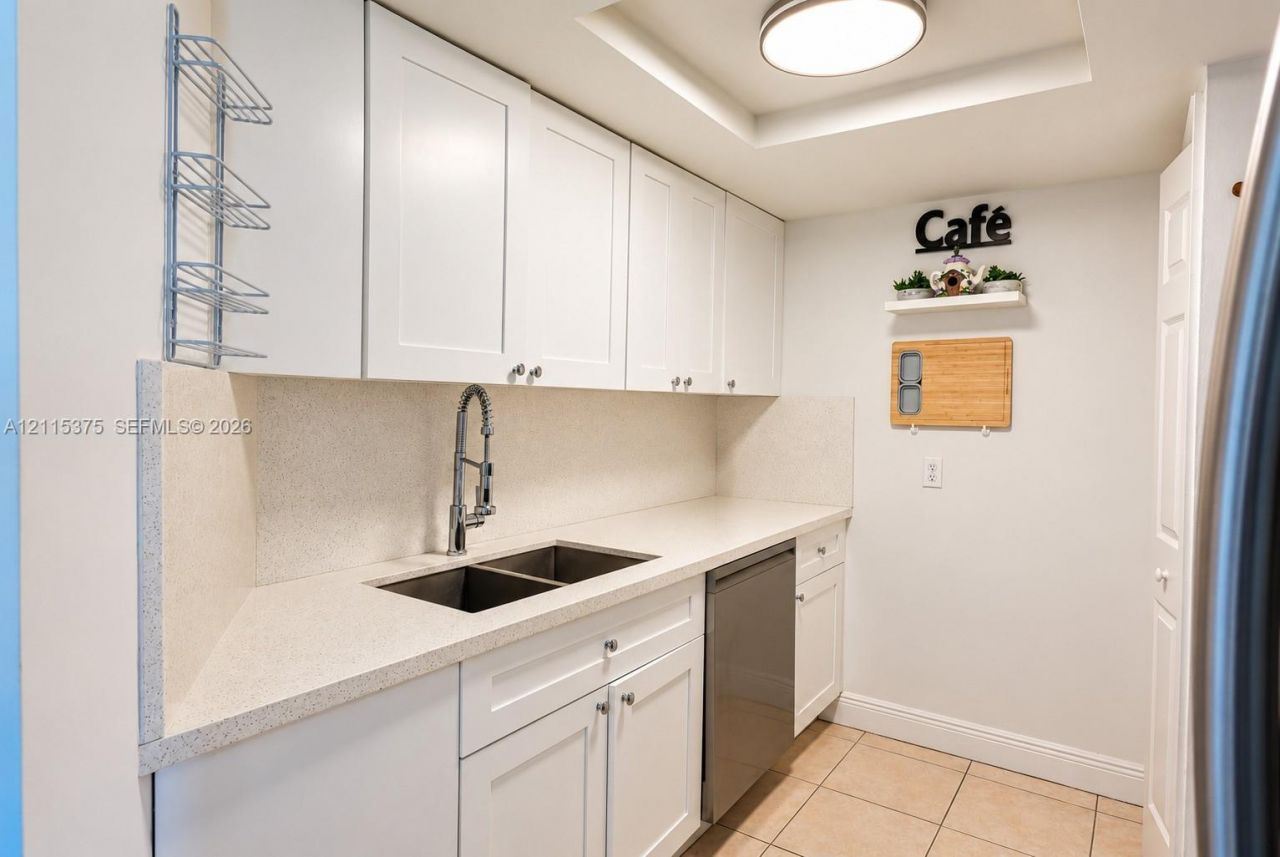 2415 NW 16th St Rd , Unit 416, Miami, FL 33125 Photo