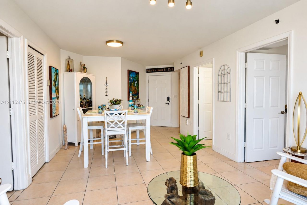 2415 NW 16th St Rd , Unit 416, Miami, FL 33125 Photo