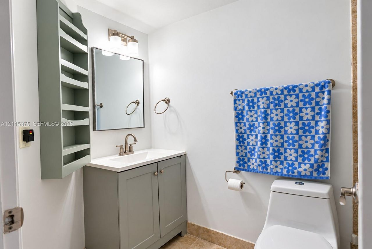 2415 NW 16th St Rd , Unit 416, Miami, FL 33125 Photo