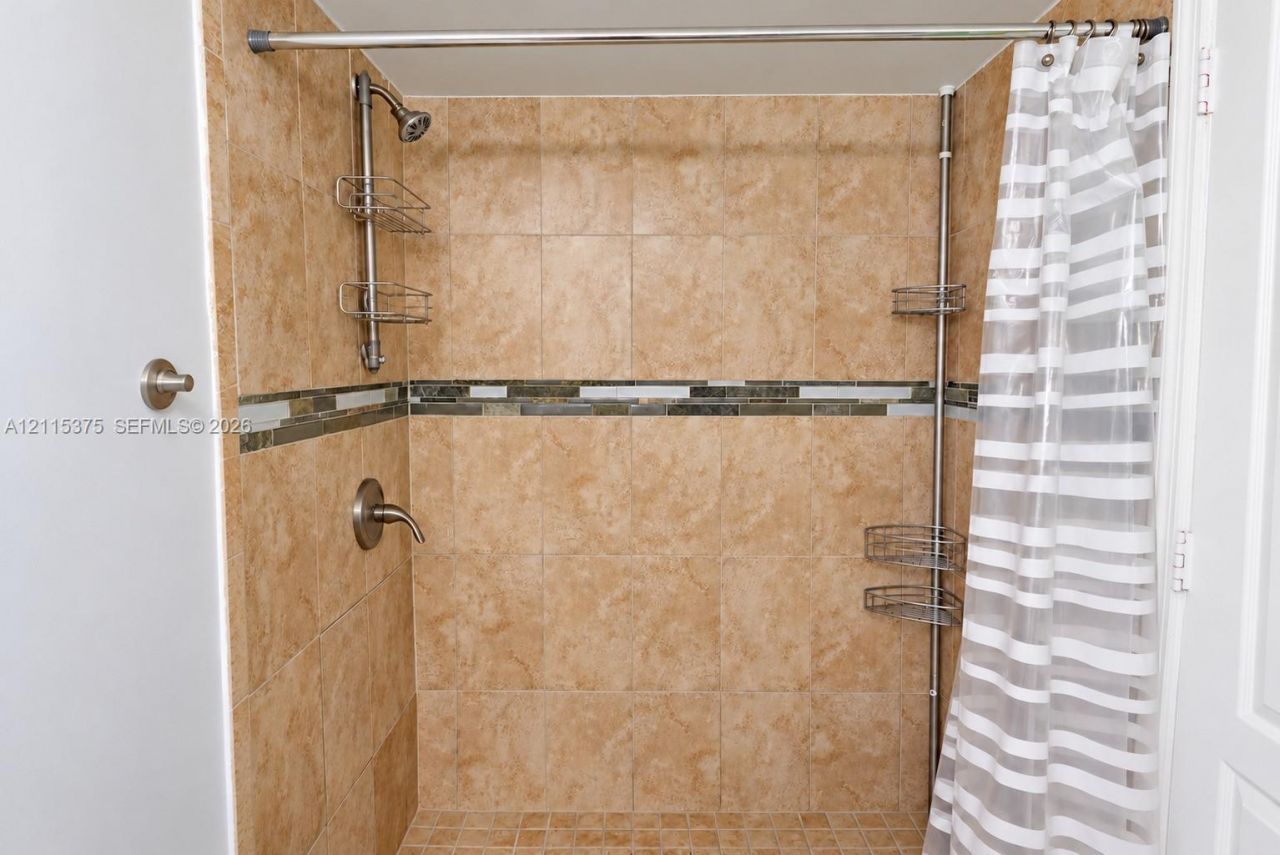 2415 NW 16th St Rd , Unit 416, Miami, FL 33125 Photo