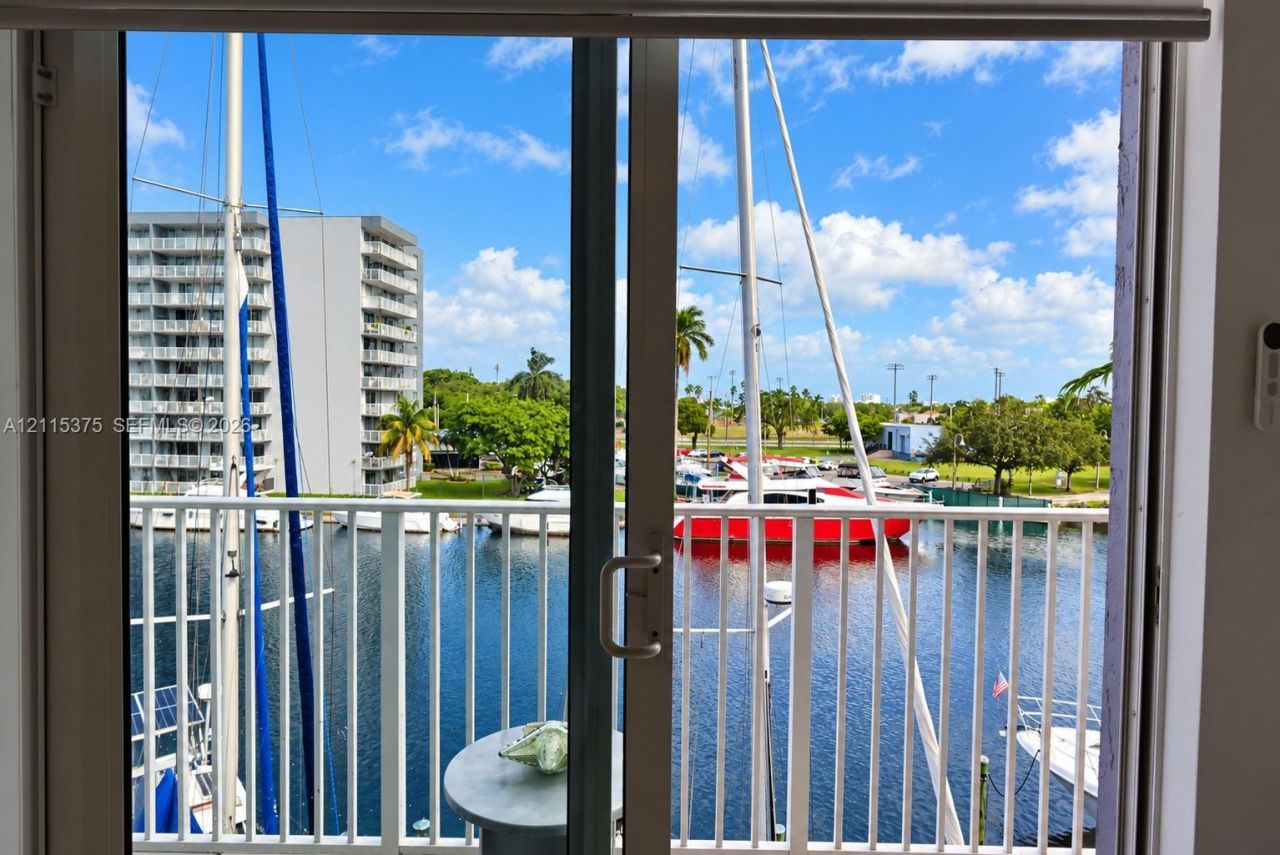 2415 NW 16th St Rd , Unit 416, Miami, FL 33125 Photo