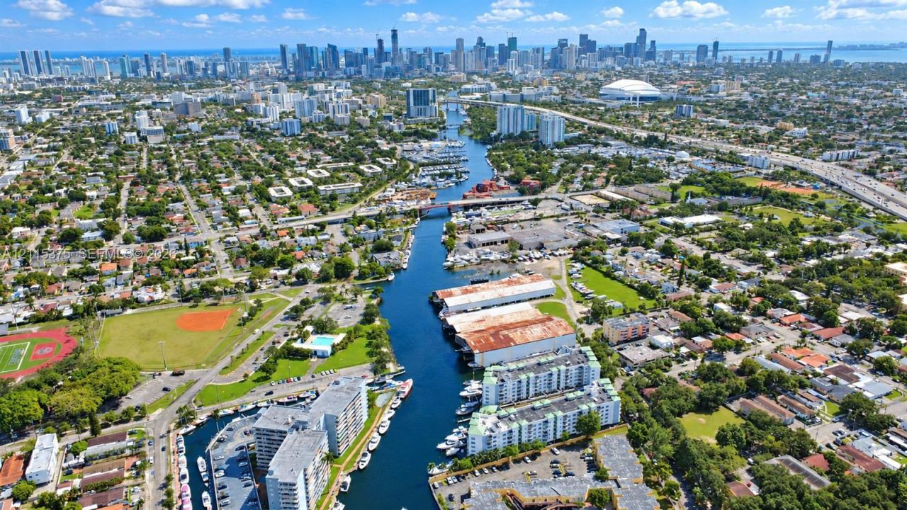 2415 NW 16th St Rd , Unit 416, Miami, FL 33125 Photo