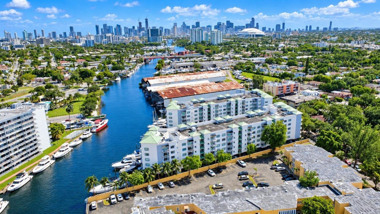 2415 NW 16th St Rd , Unit 416, Miami, FL 33125 Photo
