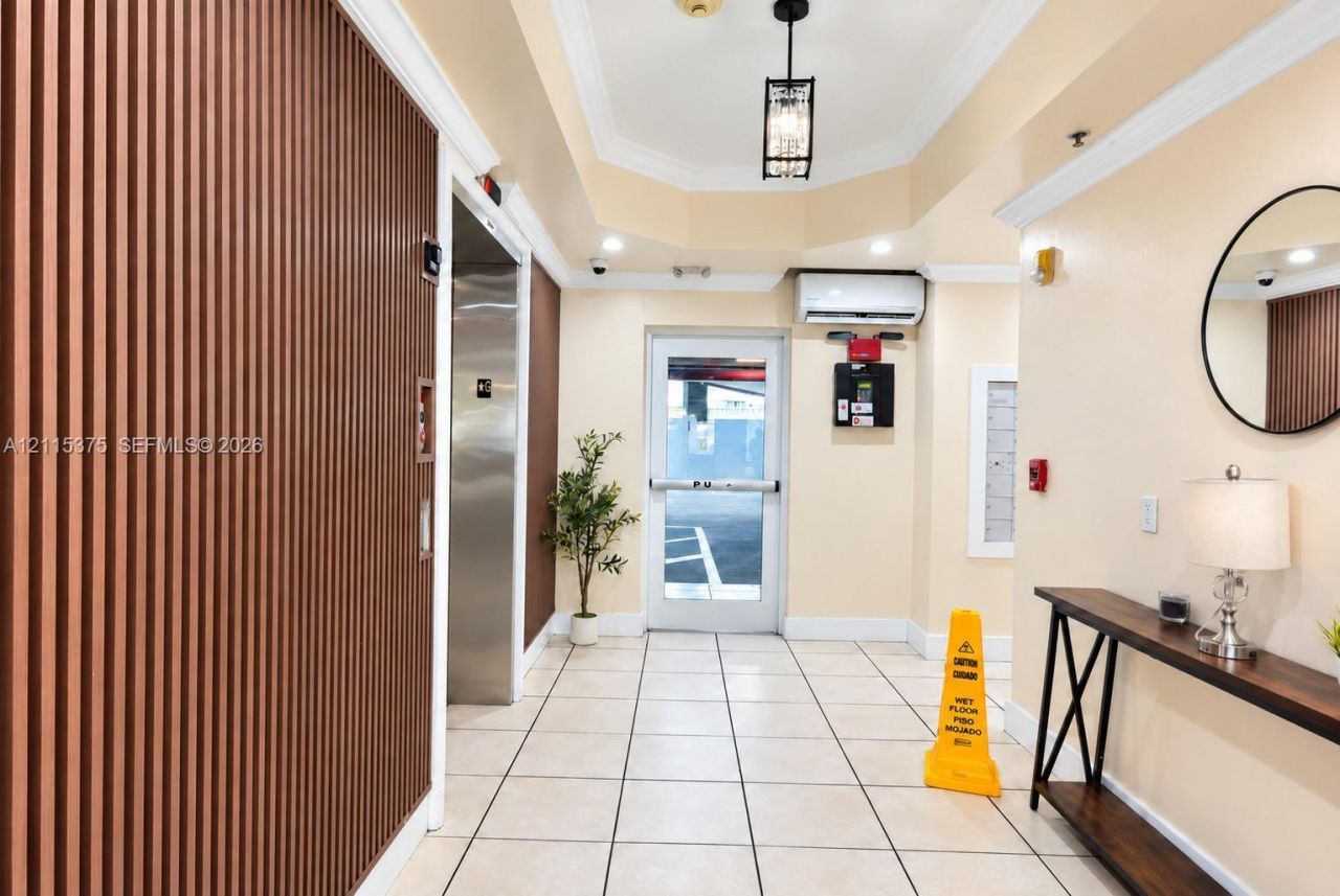 2415 NW 16th St Rd , Unit 416, Miami, FL 33125 Photo