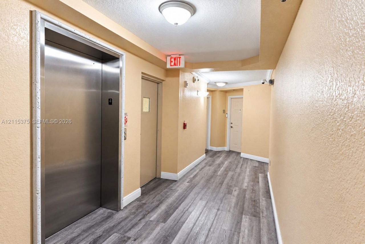 2415 NW 16th St Rd , Unit 416, Miami, FL 33125 Photo