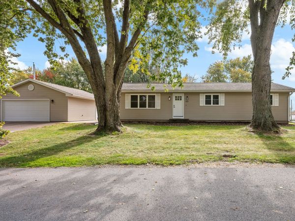 1024 Dodge Street , Le Claire, IA 52753