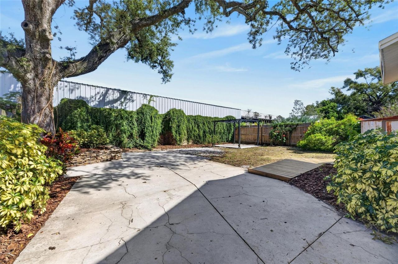 307 W Giddens Avenue, Tampa, FL 33603 Photo