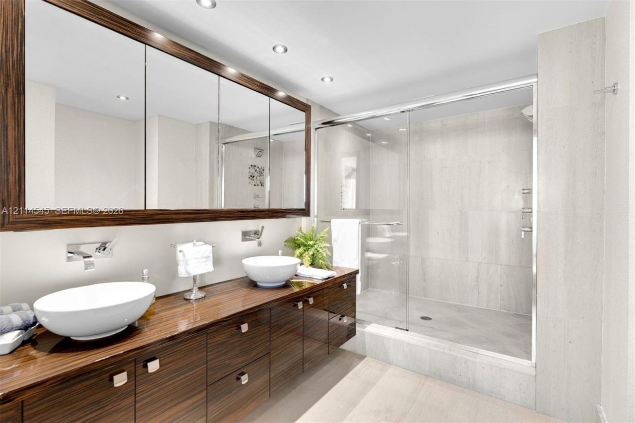 5875 Collins Ave , Unit 1503, Miami Beach, FL 33140 Photo