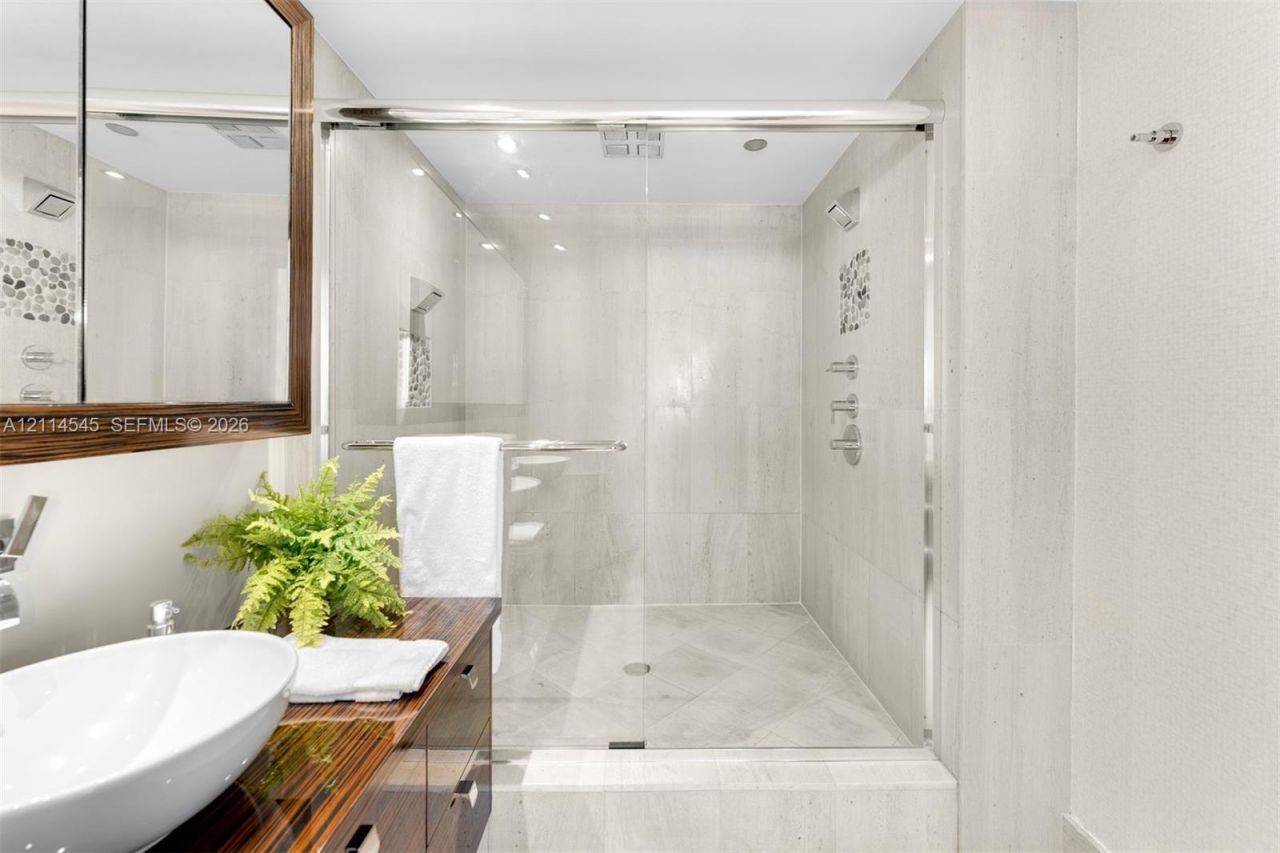 5875 Collins Ave , Unit 1503, Miami Beach, FL 33140 Photo