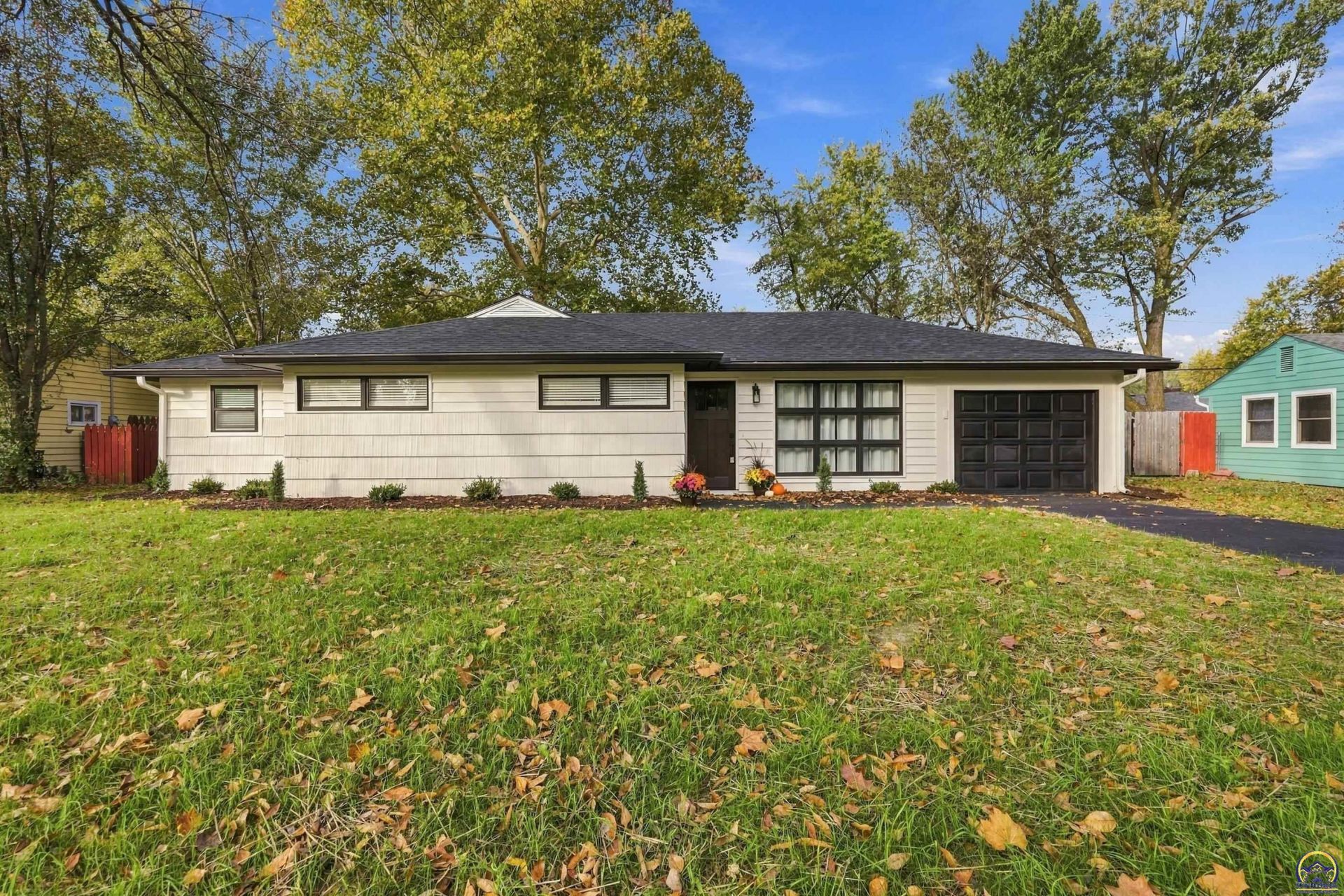 2505 SW Seabrook Ave, Topeka, KS 66614 Main Photo