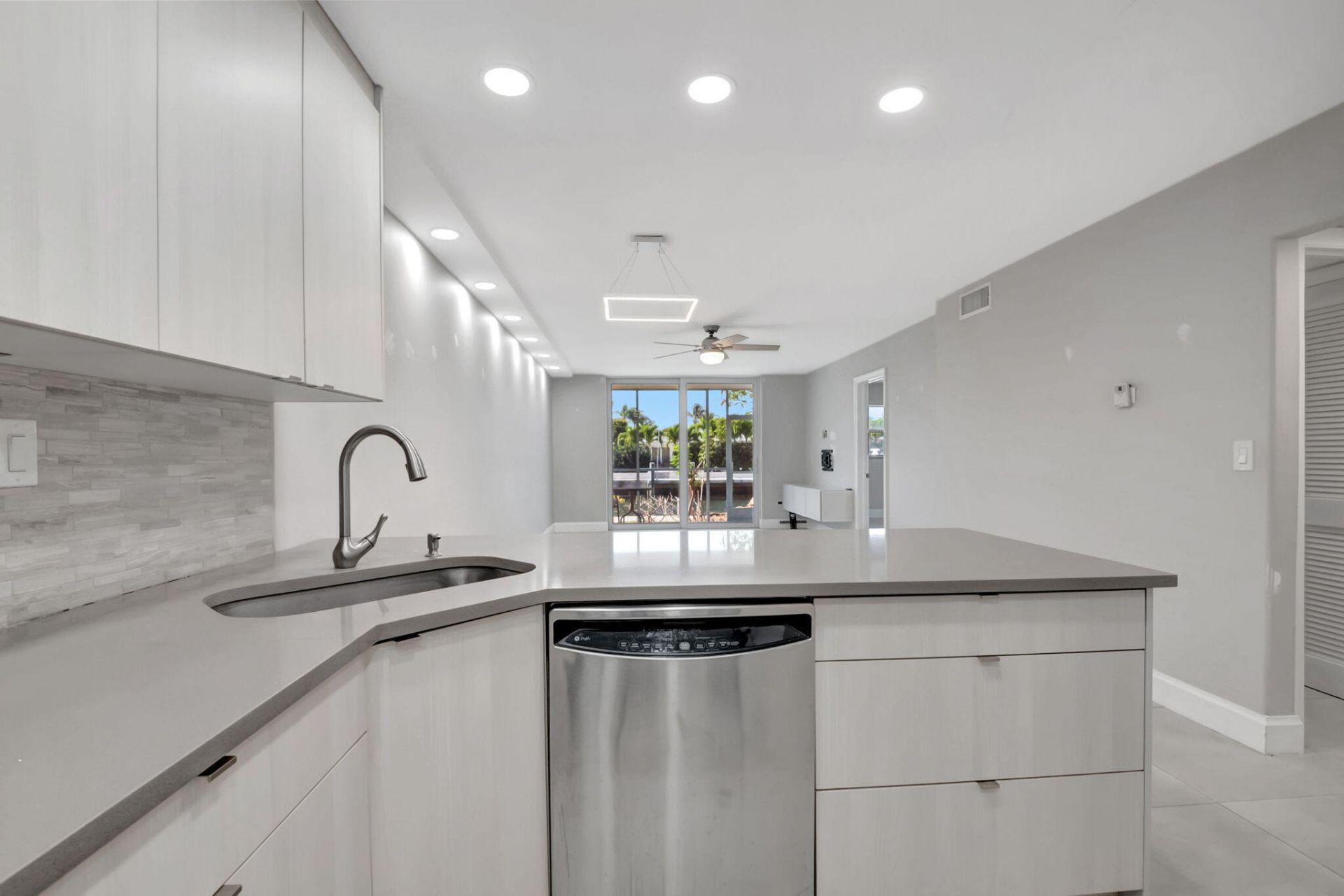 750 NE Spanish River Boulevard, Unit 103, Boca Raton, FL 33431 Photo