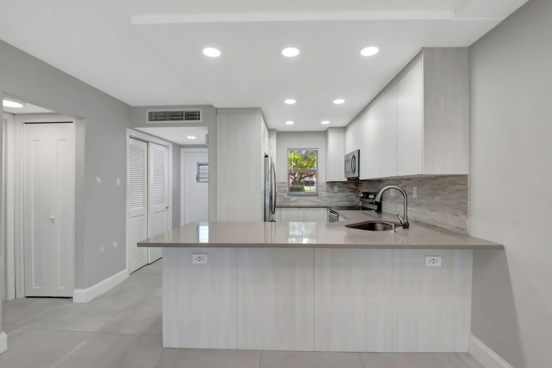 750 NE Spanish River Boulevard, Unit 103, Boca Raton, FL 33431 Photo