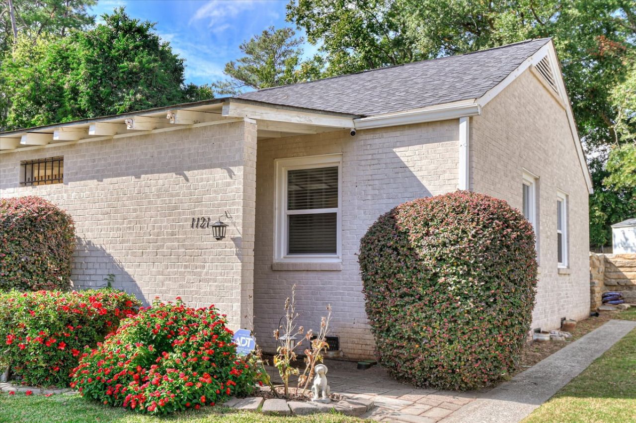 1121 Magnolia Drive Photo 5