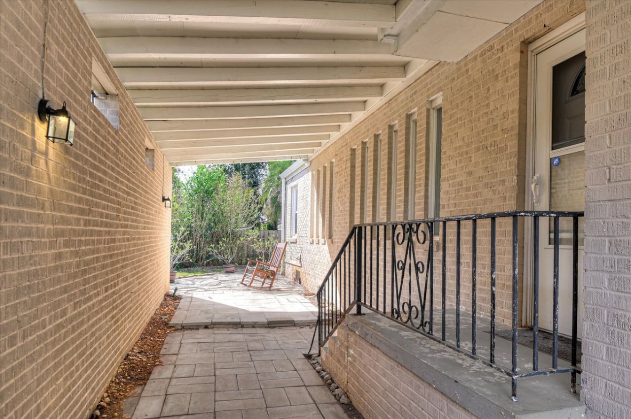 1121 Magnolia Drive Photo 7