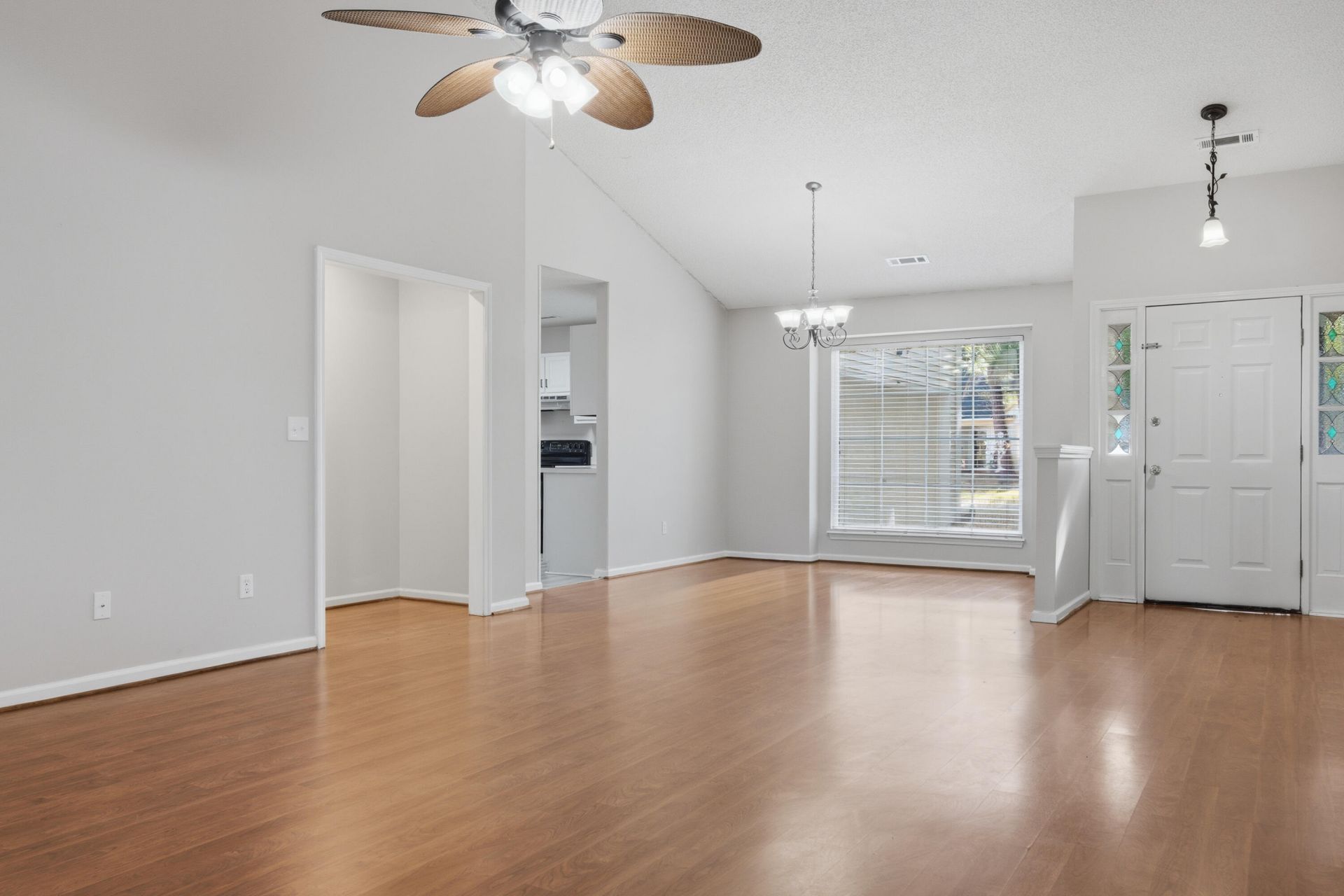 117 Saint Awdry Street Photo 10