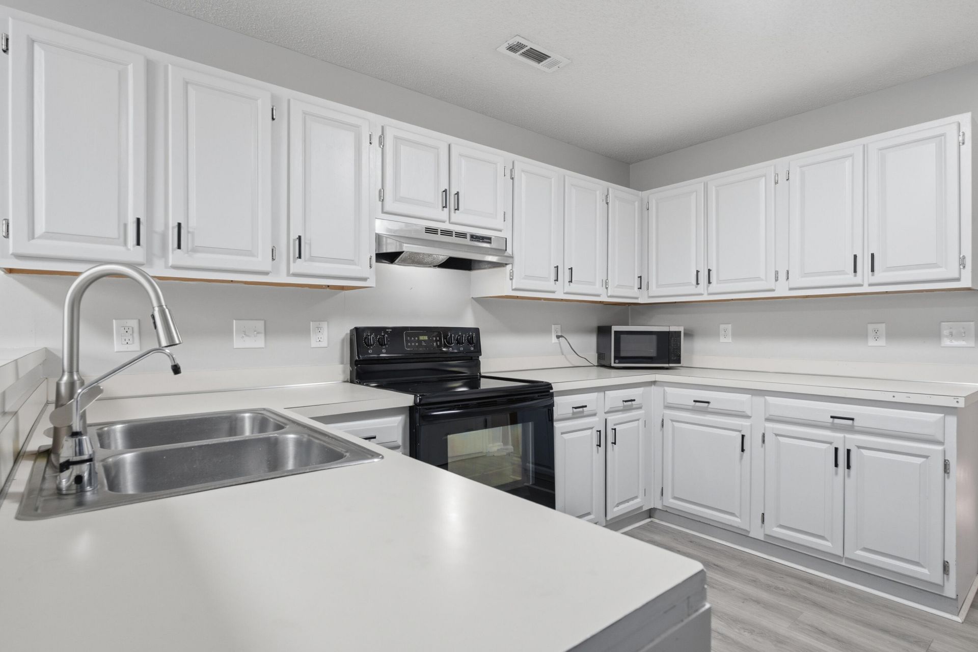 117 Saint Awdry Street Photo 18