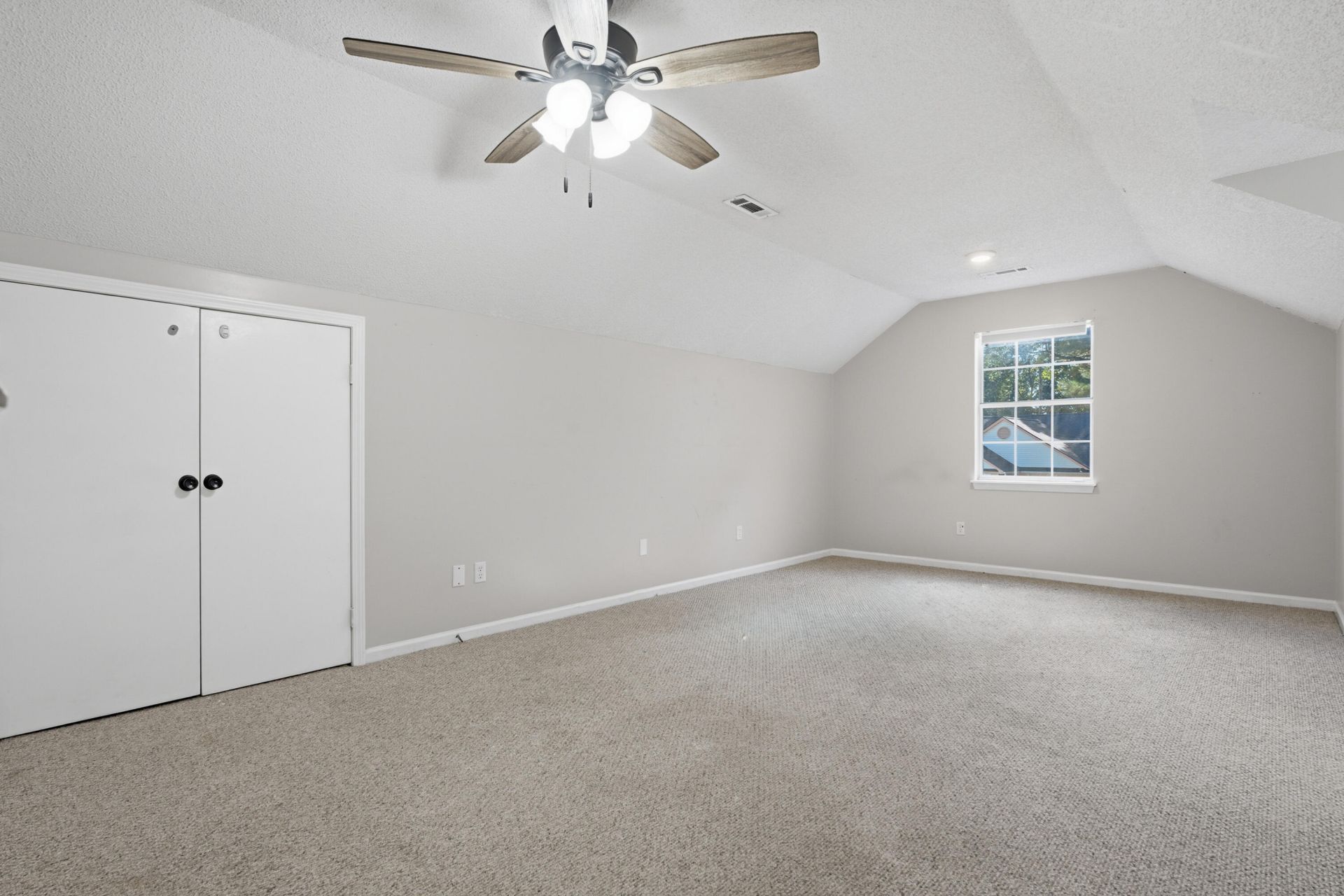 117 Saint Awdry Street Photo 25