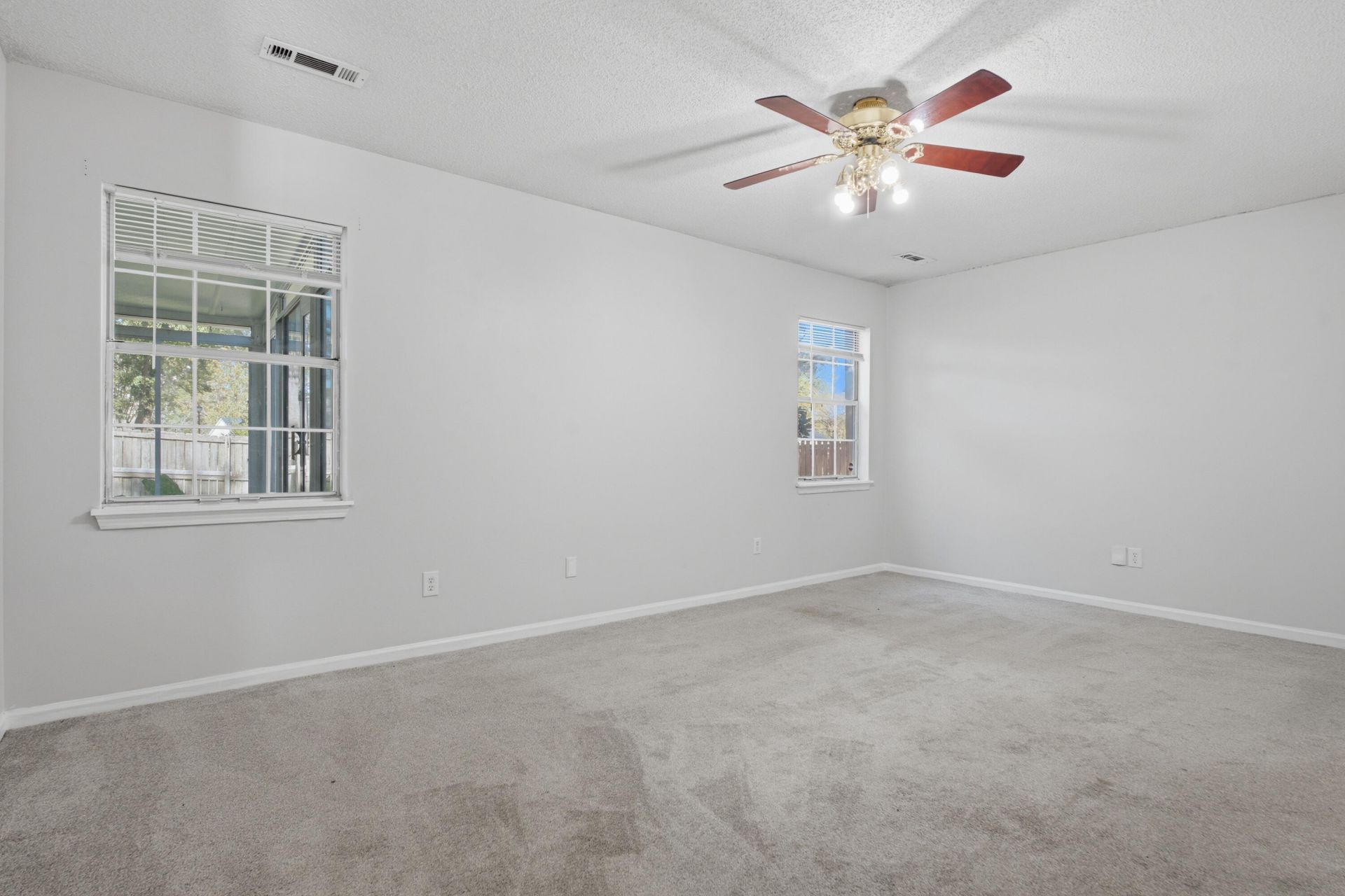 117 Saint Awdry Street Photo 28