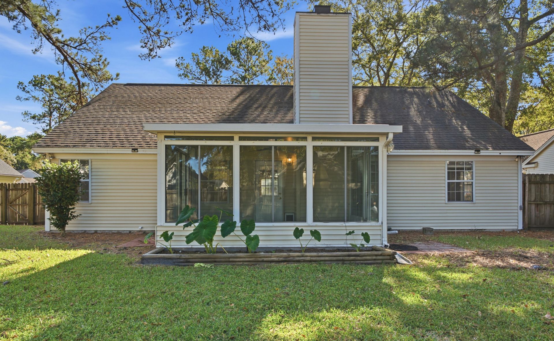 117 Saint Awdry Street Photo 42