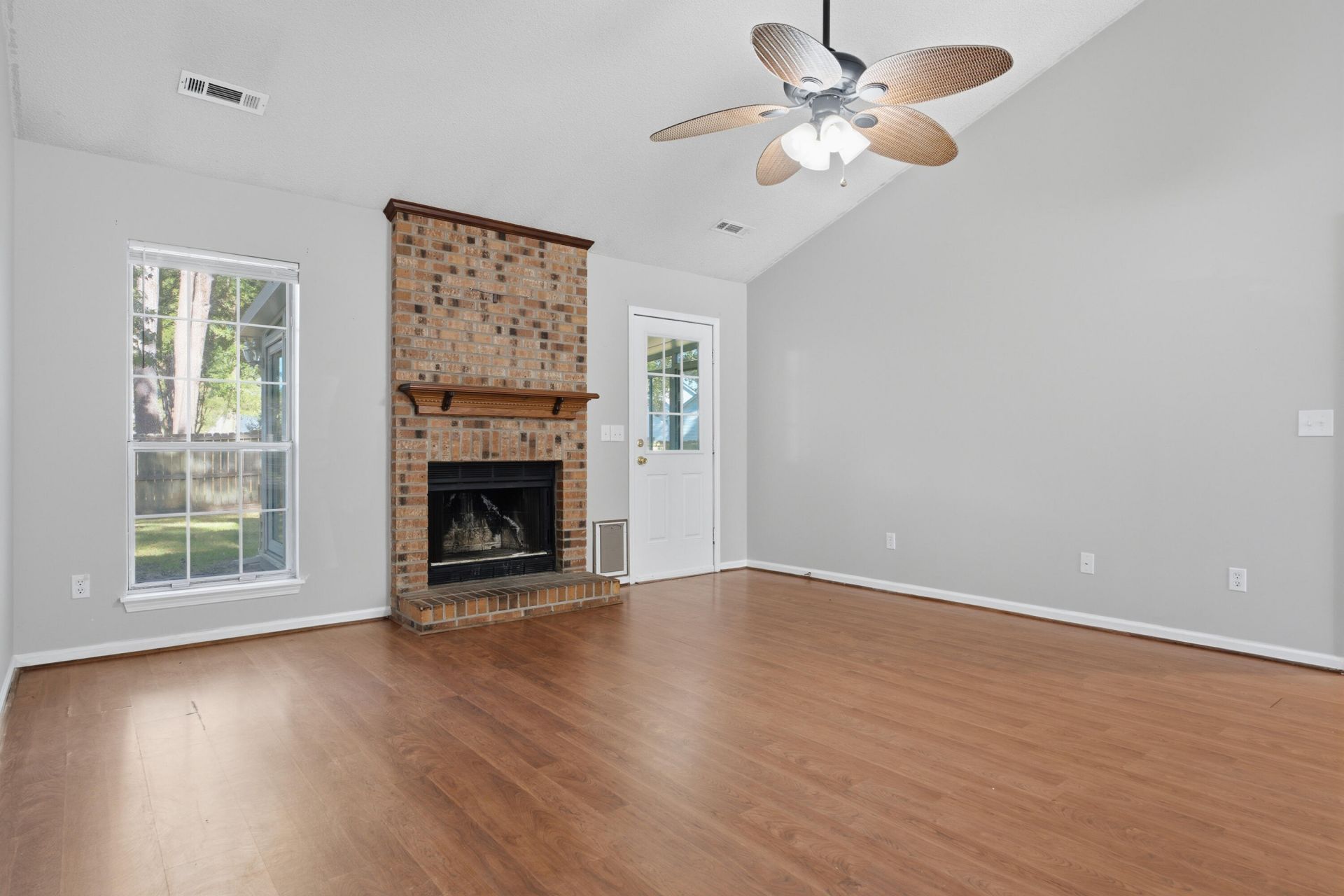 117 Saint Awdry Street Photo 8