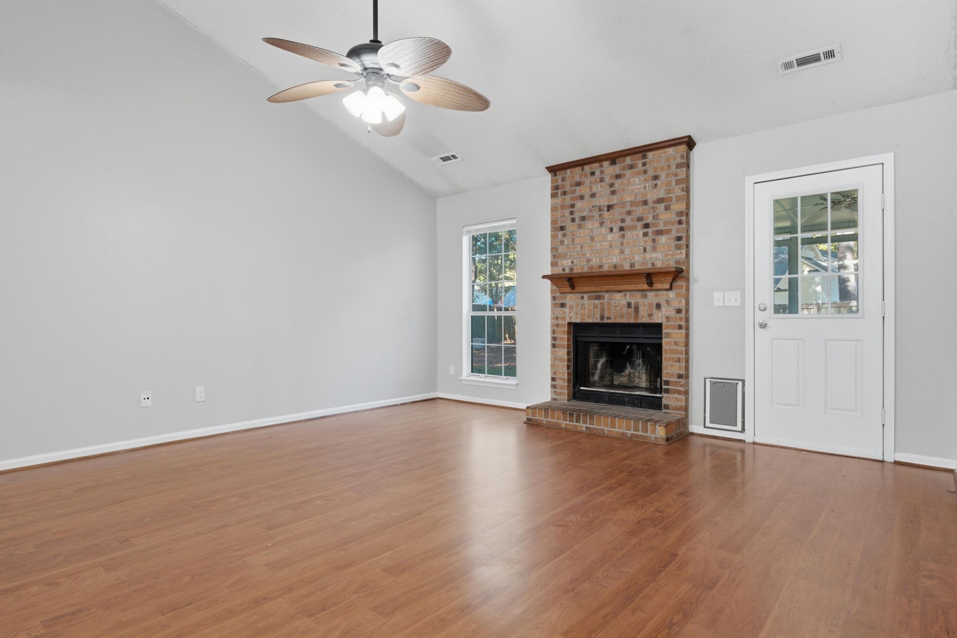 117 Saint Awdry Street Photo 9