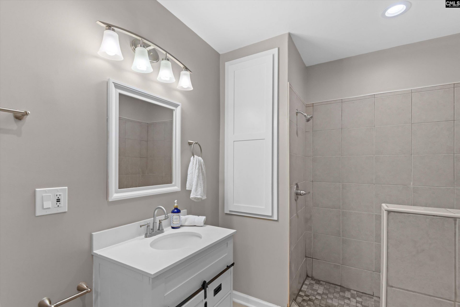 425 Yachting Road  Photo 22