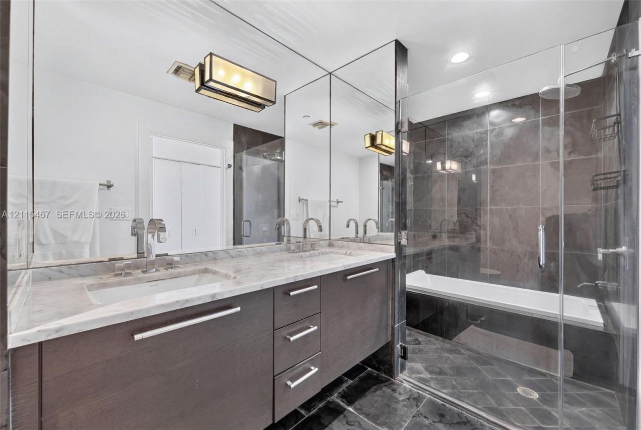 900 Biscayne Blvd , Unit 2104, Miami, FL 33132 Photo