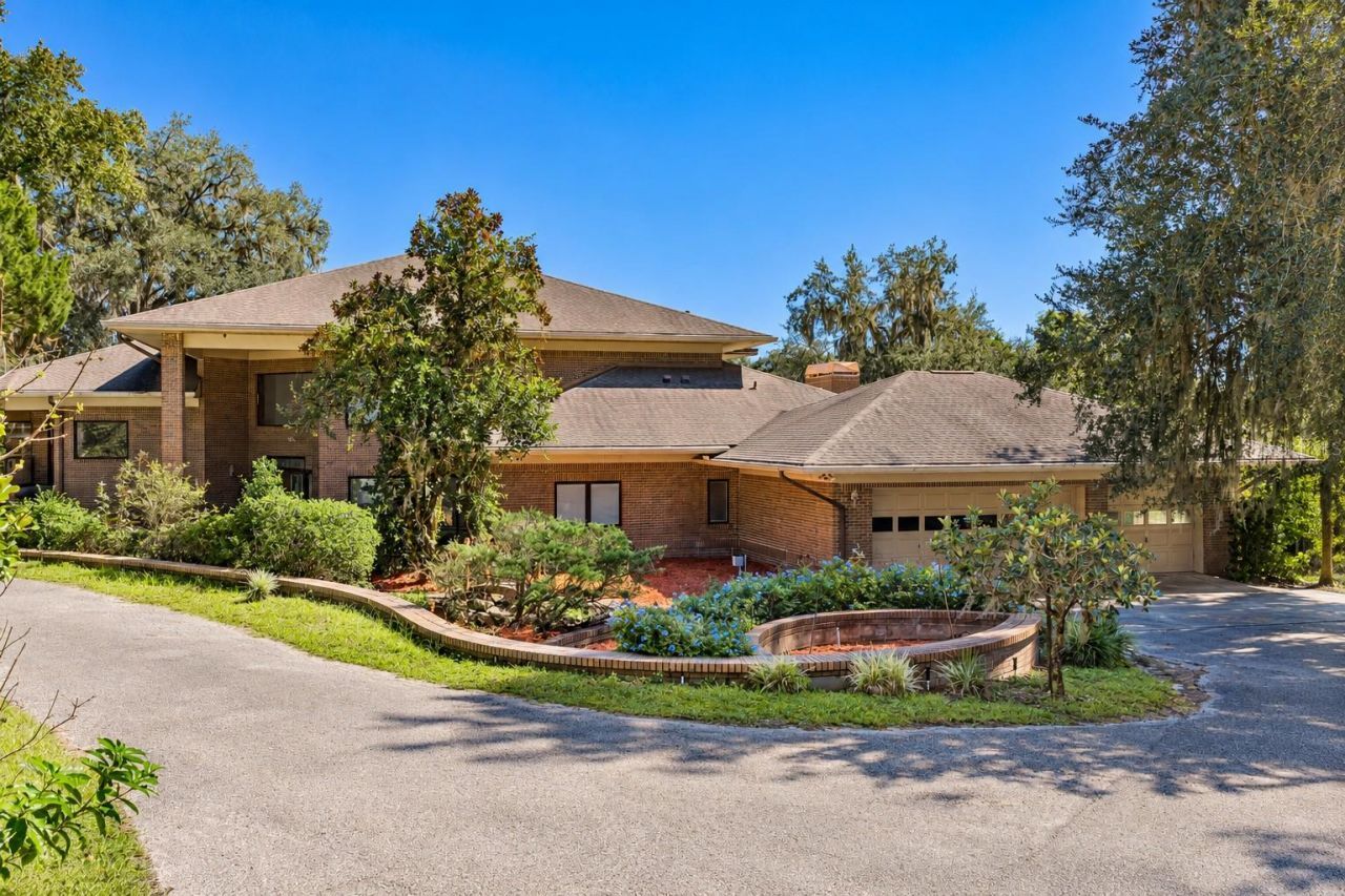 18728 Lake Iola Road, Dade City, FL 33523 Photo