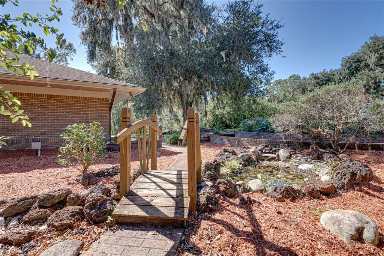 18728 Lake Iola Road, Dade City, FL 33523 Photo
