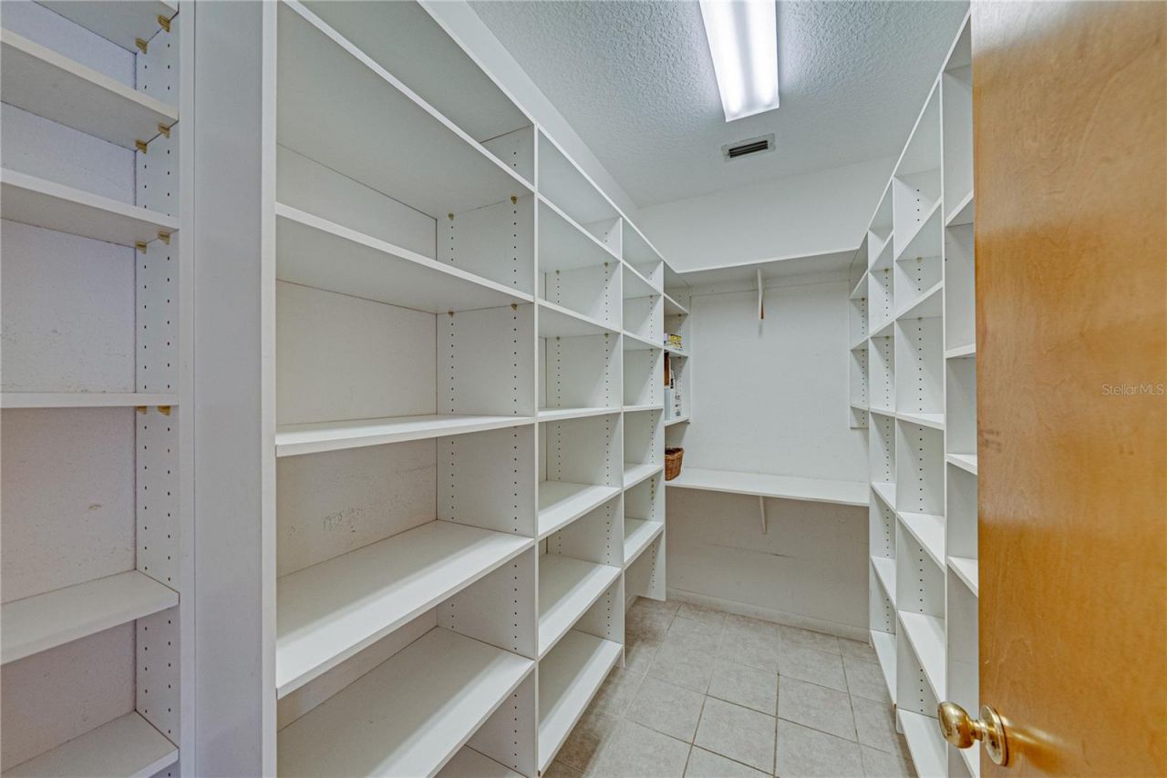 18728 Lake Iola Road, Dade City, FL 33523 Photo