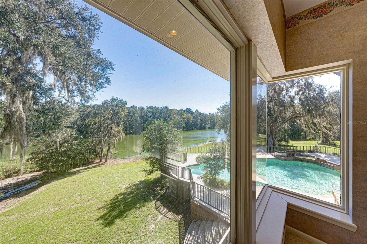 18728 Lake Iola Road, Dade City, FL 33523 Photo