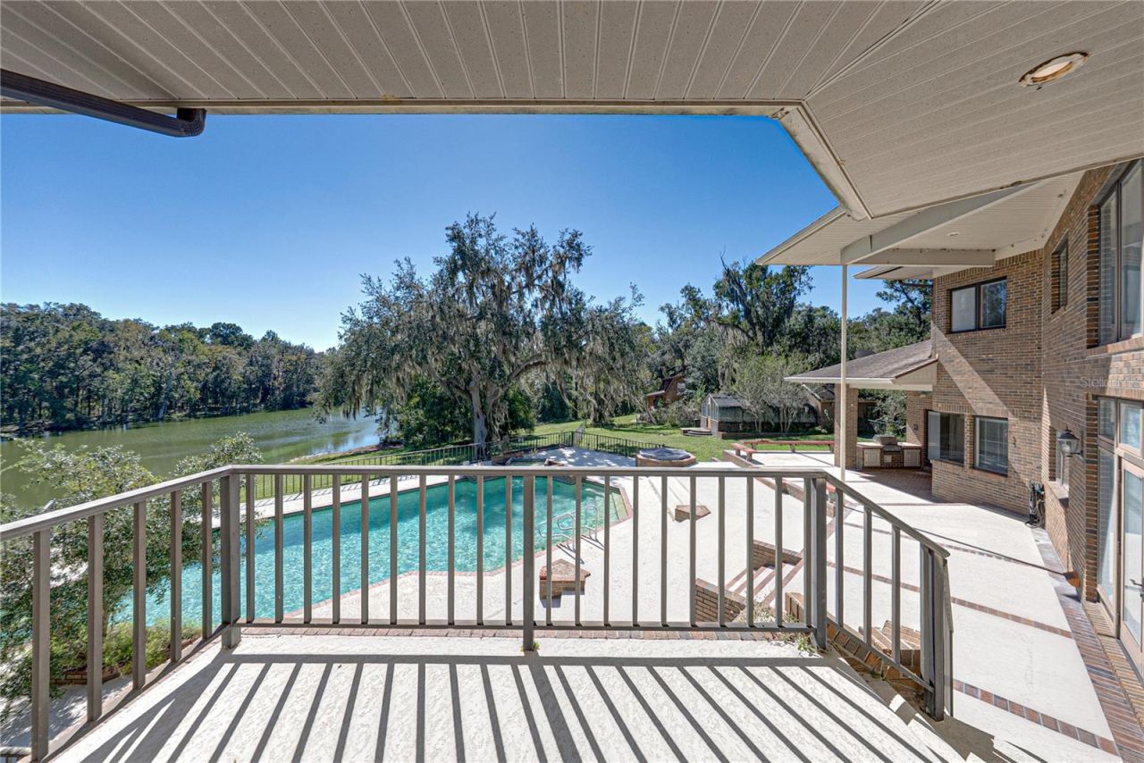 18728 Lake Iola Road, Dade City, FL 33523 Photo