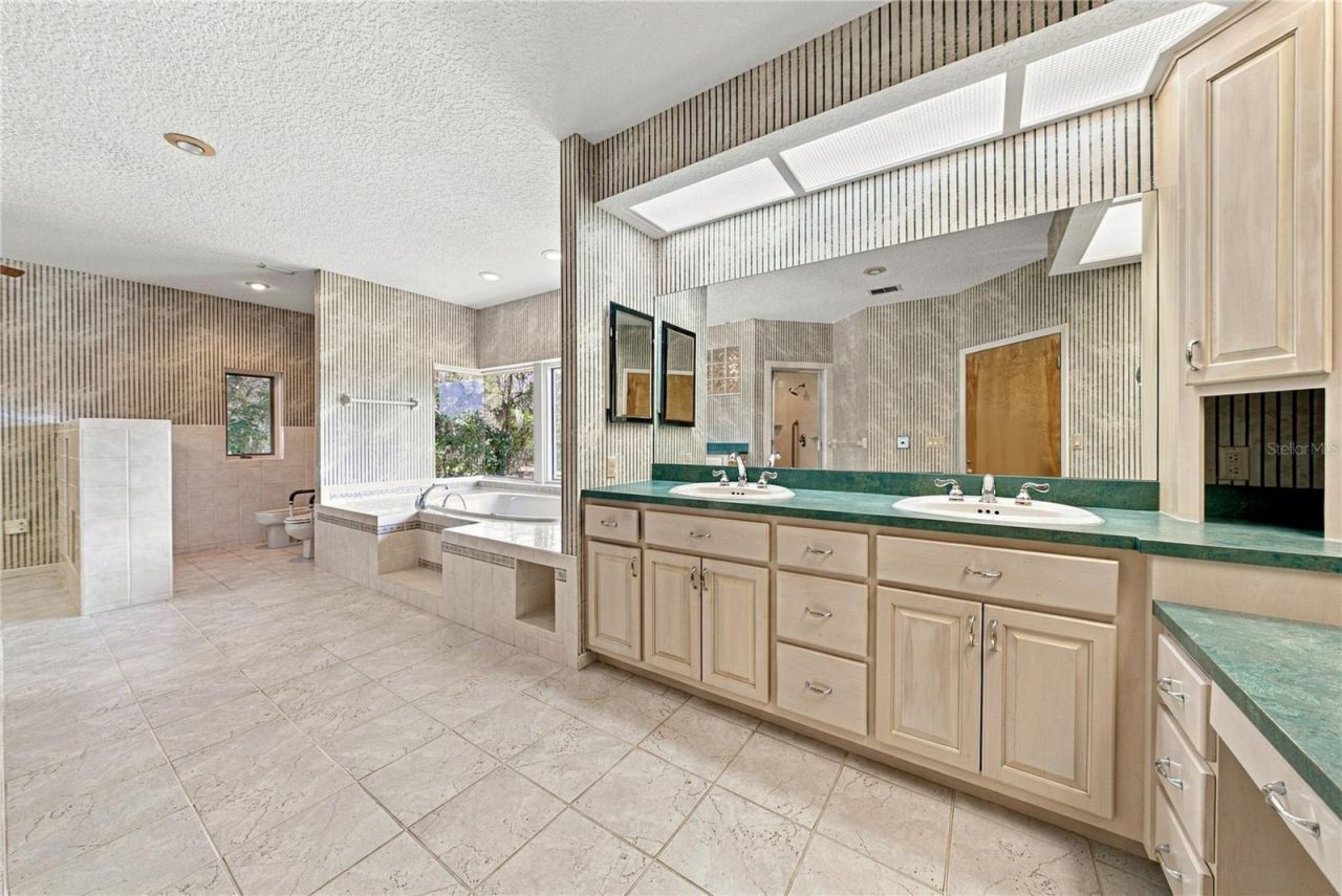 18728 Lake Iola Road, Dade City, FL 33523 Photo