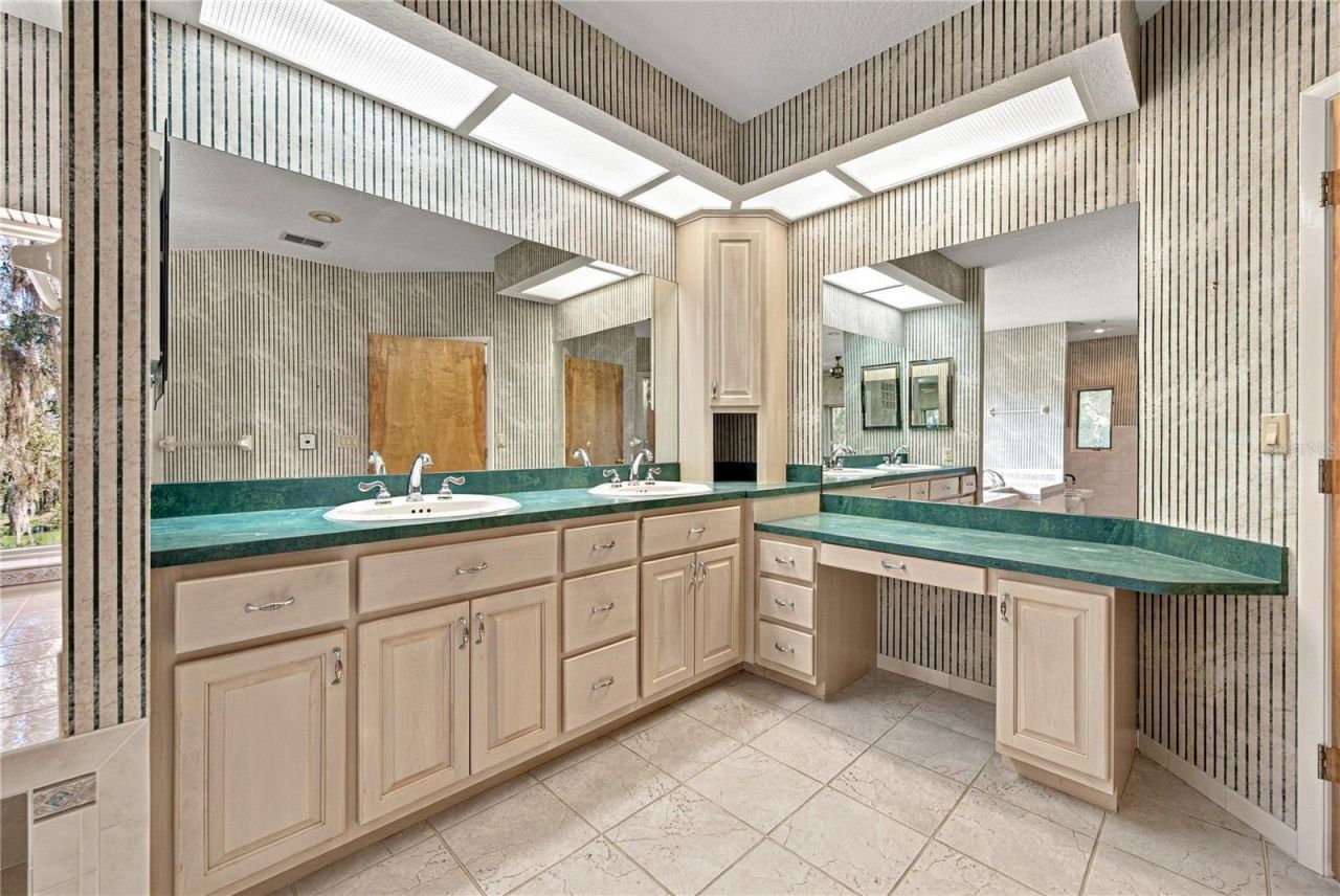 18728 Lake Iola Road, Dade City, FL 33523 Photo