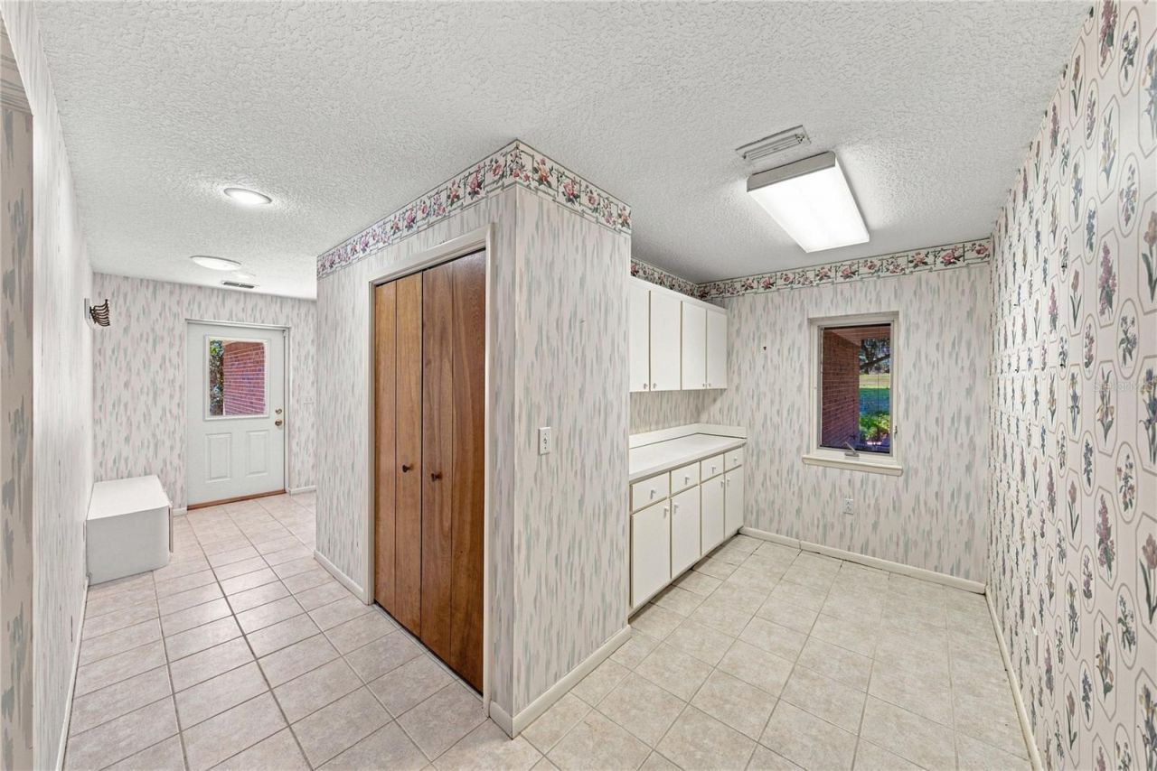 18728 Lake Iola Road, Dade City, FL 33523 Photo