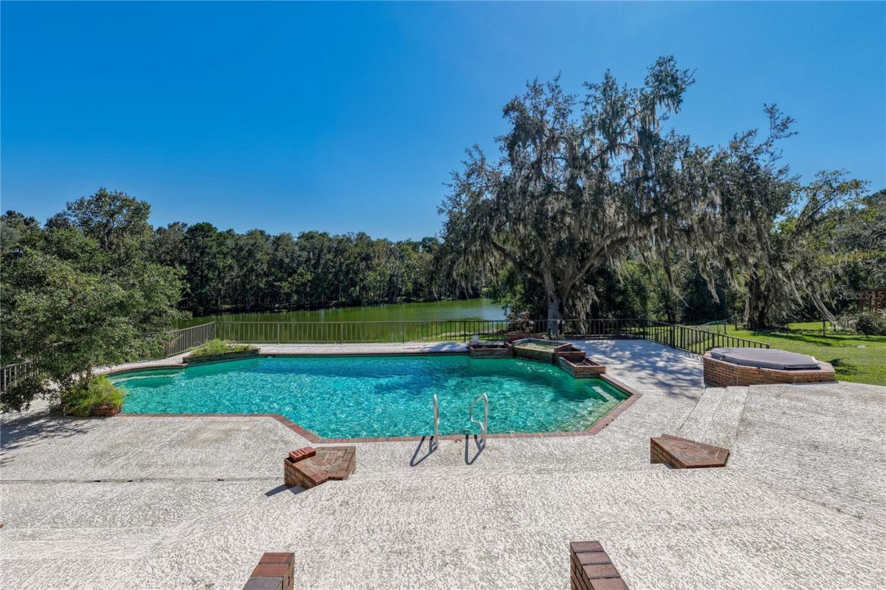 18728 Lake Iola Road, Dade City, FL 33523 Photo