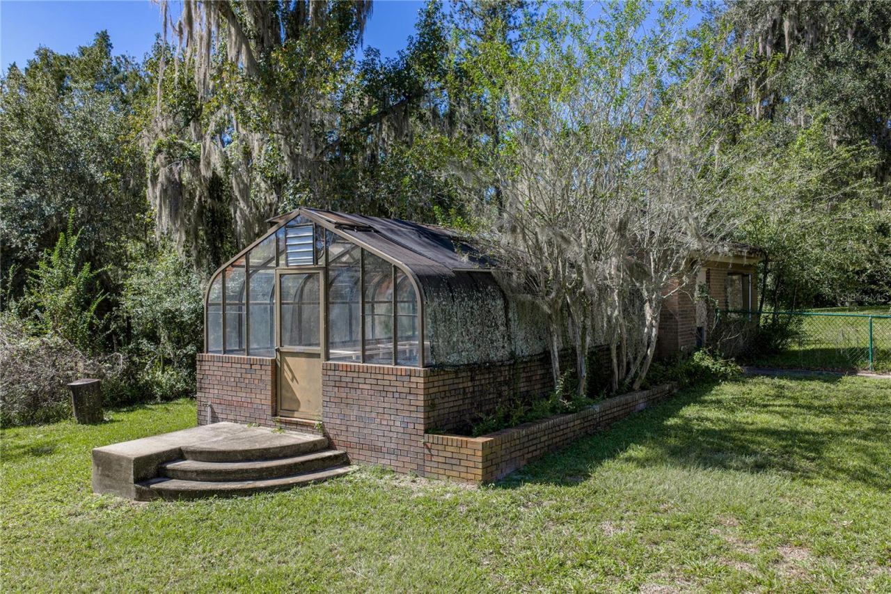18728 Lake Iola Road, Dade City, FL 33523 Photo