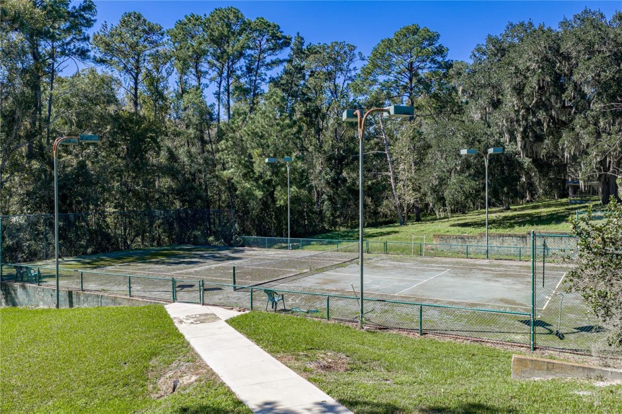 18728 Lake Iola Road, Dade City, FL 33523 Photo