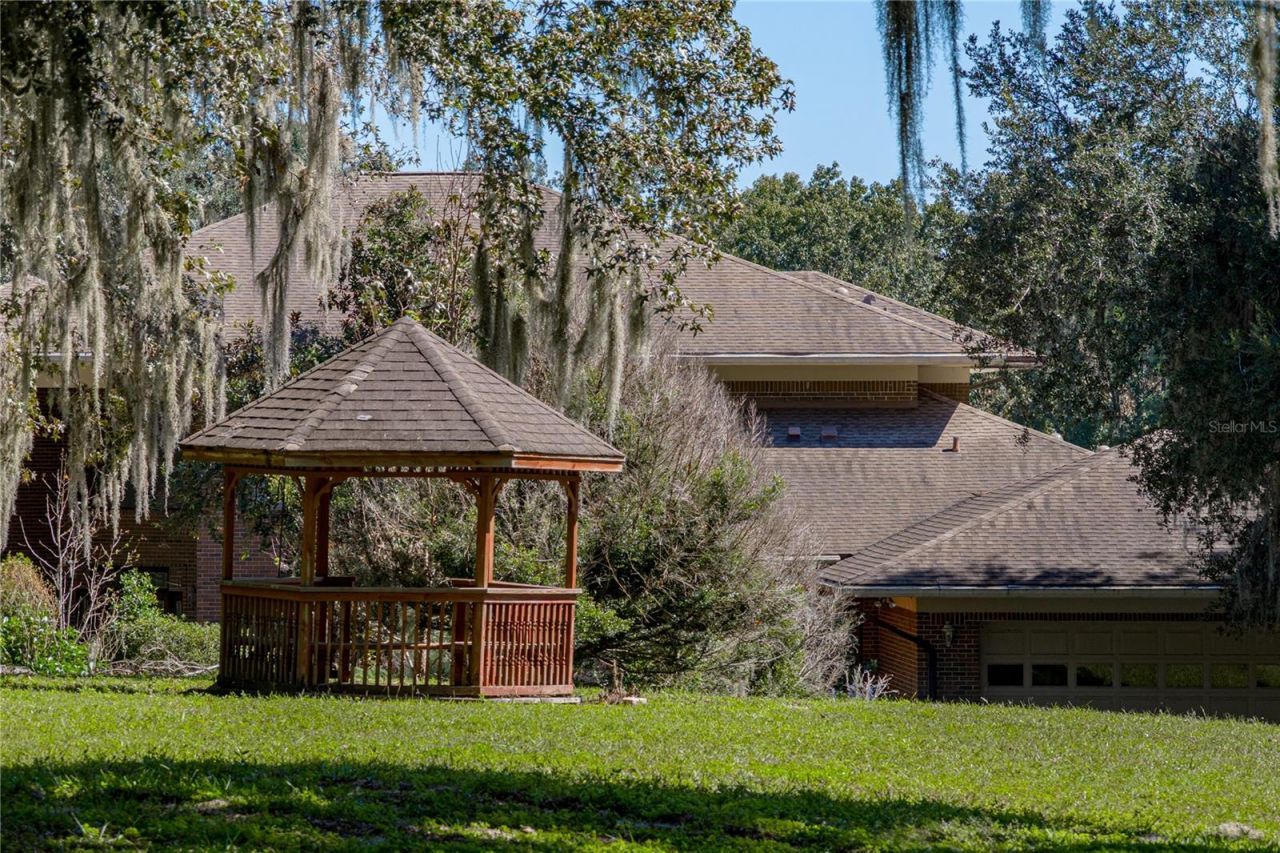 18728 Lake Iola Road, Dade City, FL 33523 Photo