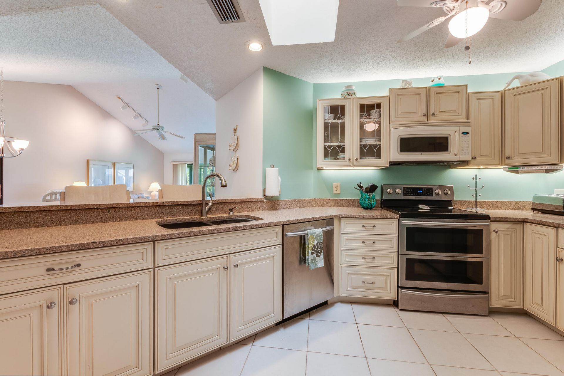 6235 SE Charleston Place, Unit 203, Hobe Sound, FL 33455 Photo