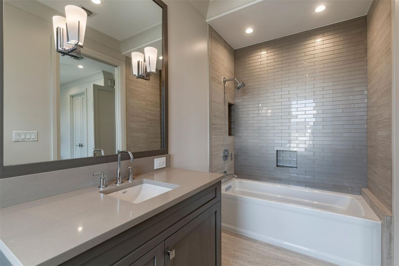 125 S Interlachen Avenue, Unit 4, Winter Park, FL 32789 Photo