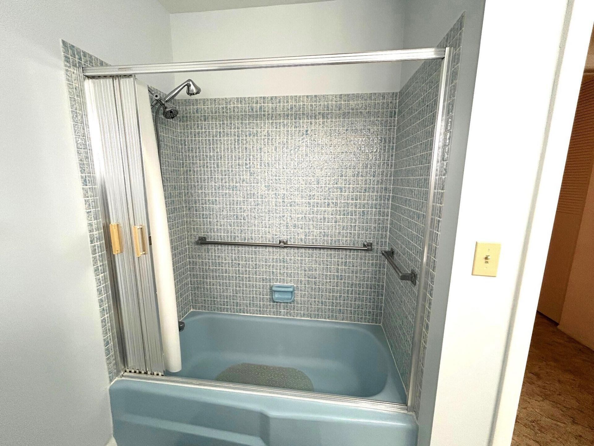 2955 Crosley Drive W, Unit F, West Palm Beach, FL 33415 Photo